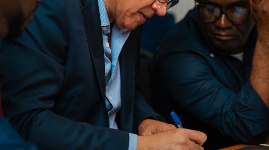 Présidentielle: Olivier Barrau dépose sa candidature